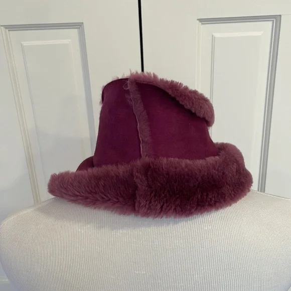 UGG PULL-THROUGH SUEDE FLEECE SCARF - Picture 5 of 10